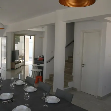 Villa Mimosa 18 Beachhouse Protarász